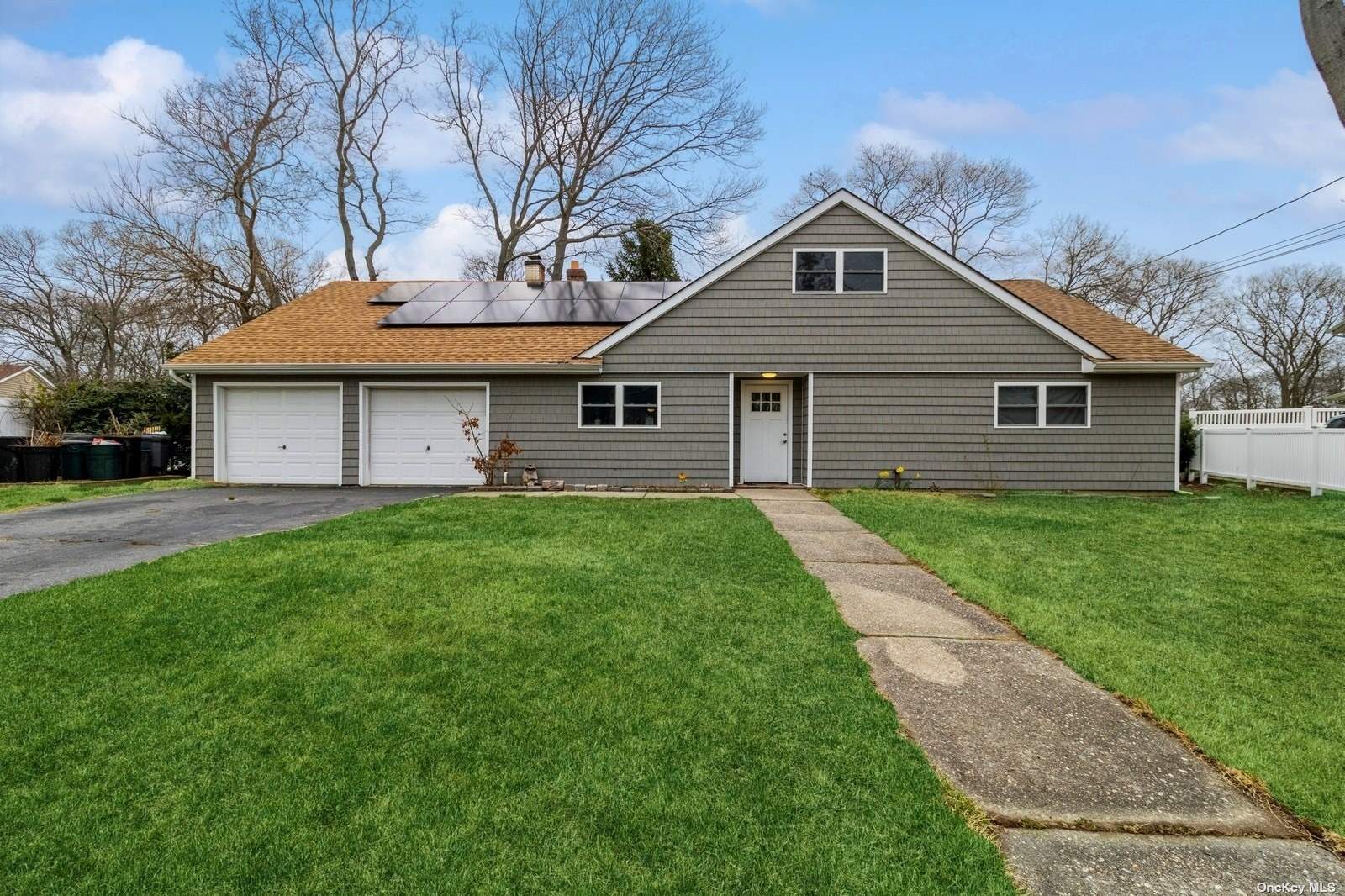#1 photo, 11 Namrof Lane, Holbrook , NY 11741