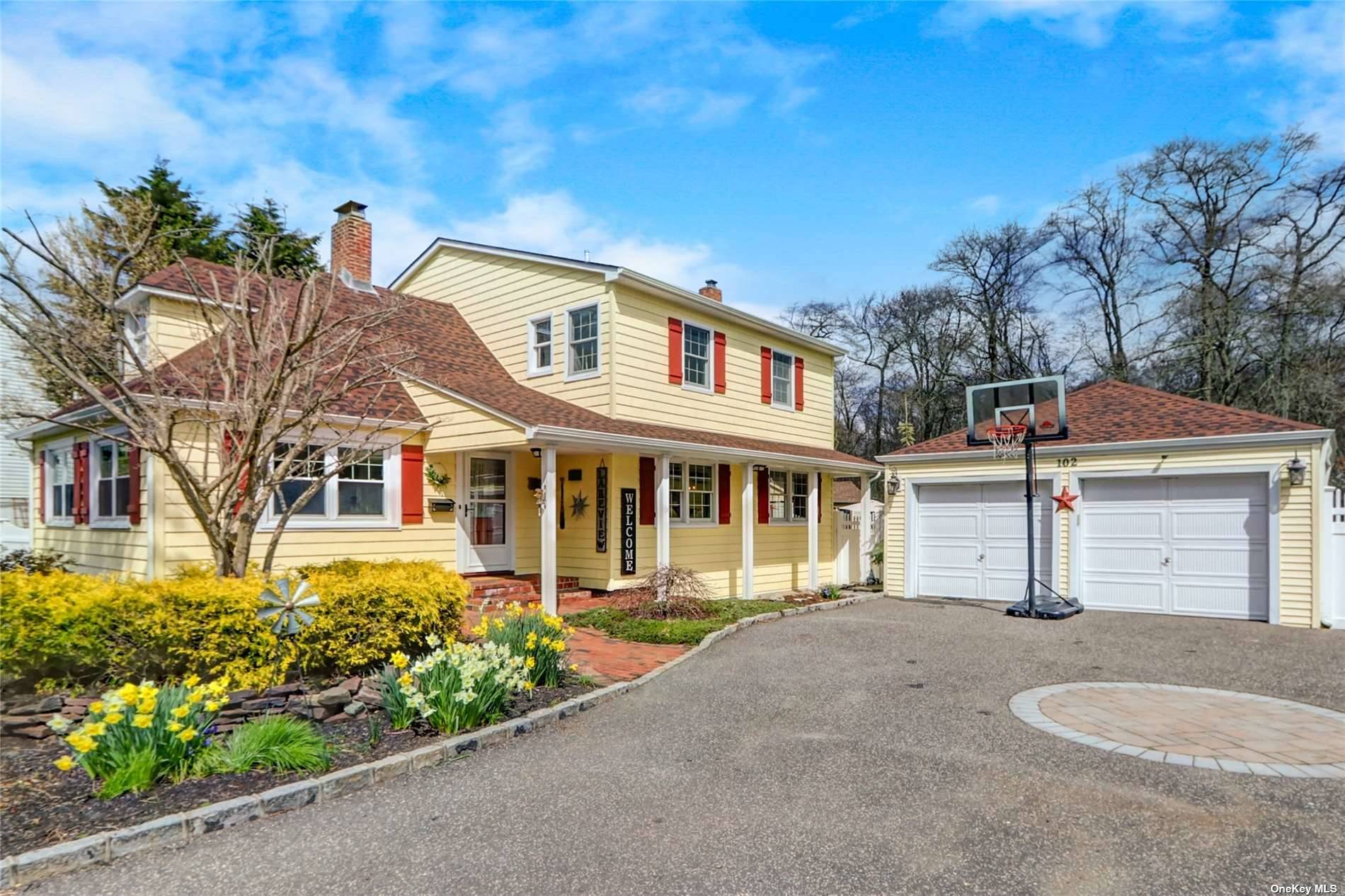 #1 photo, 102 Lakeview Avenue, West Islip , NY 11795