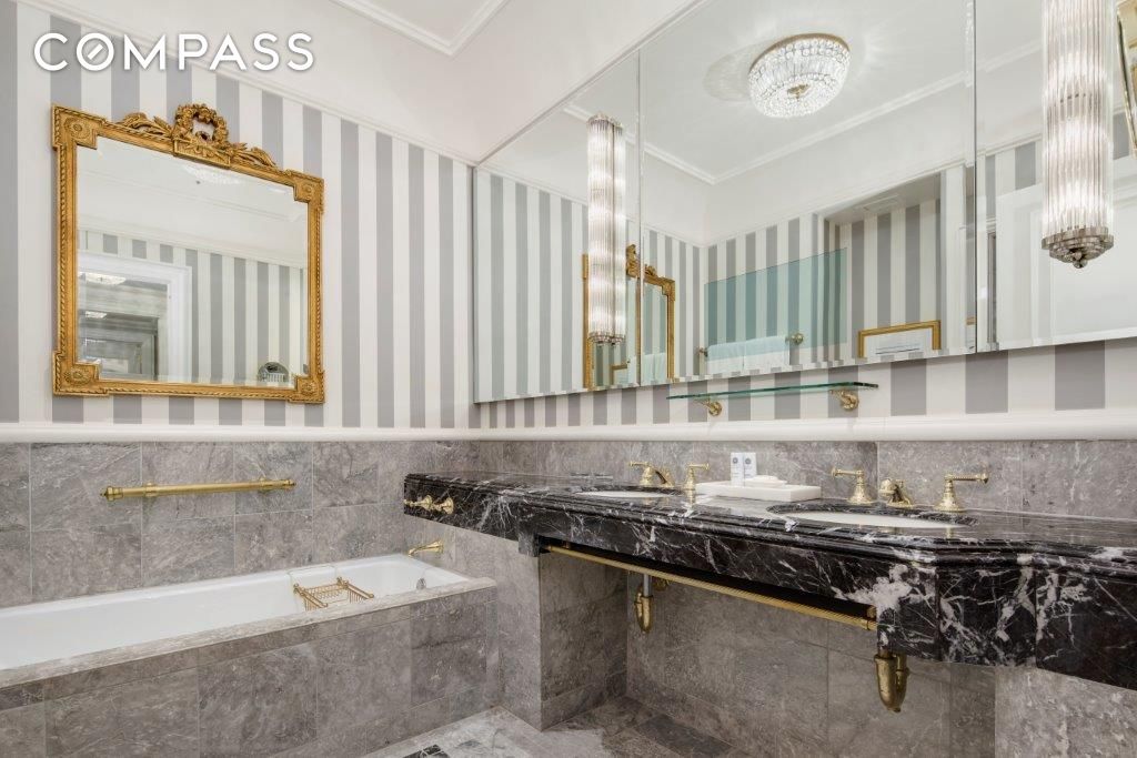 #7 photo, 2 E 55th Street, Midtown East , NY 10022