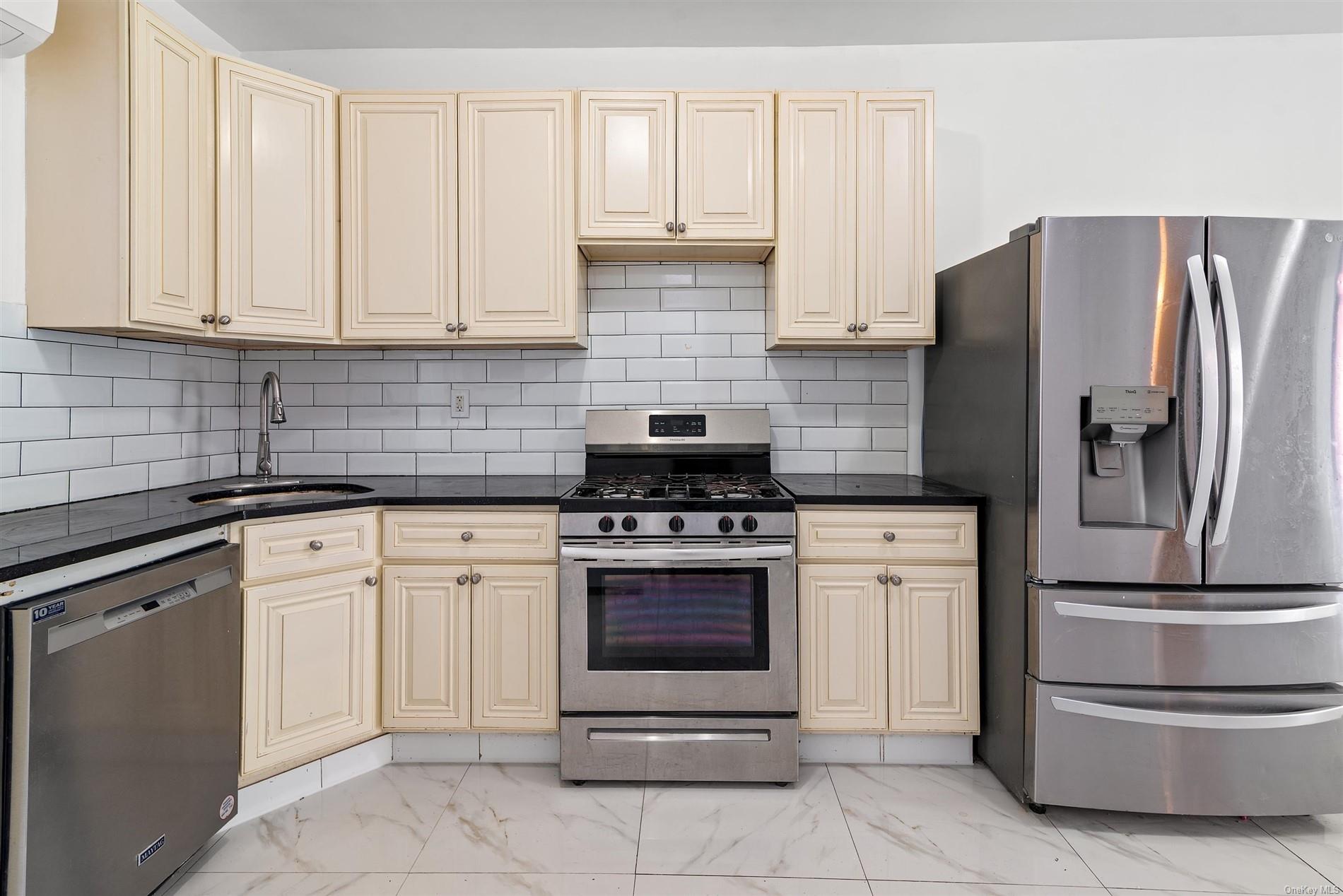 #2 photo, 254A Saratoga Avenue, 布鲁克林 Brooklyn , NY 11233