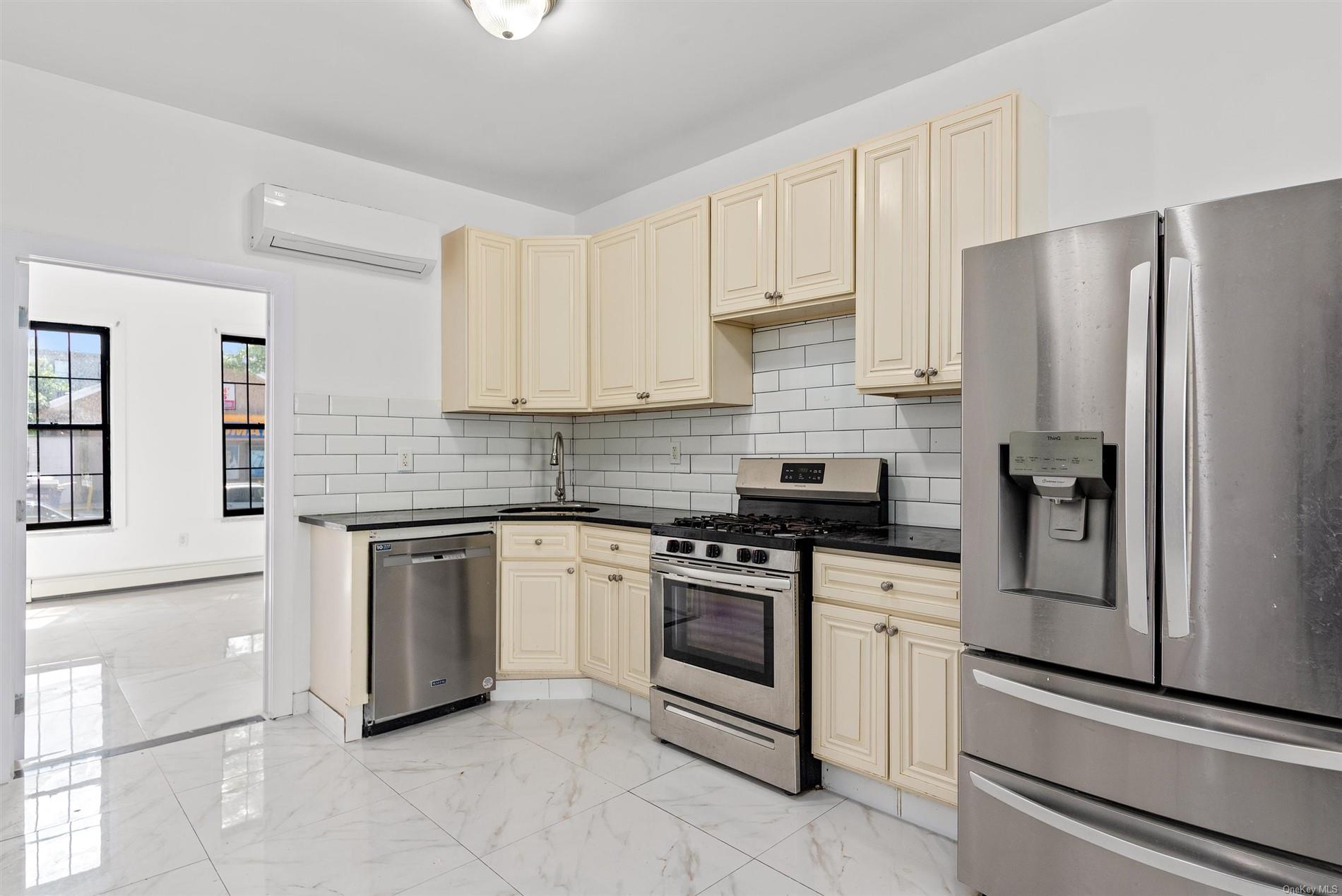 #3 photo, 254A Saratoga Avenue, 布鲁克林 Brooklyn , NY 11233