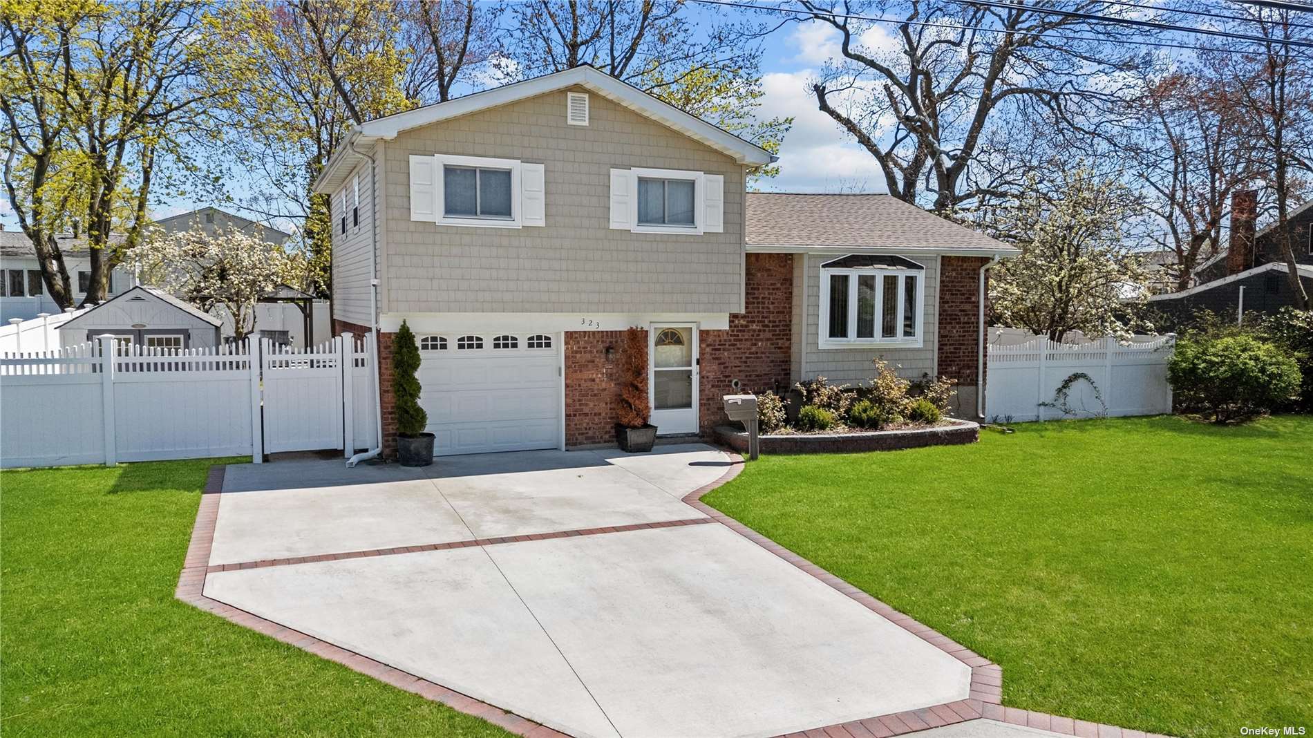 #1 photo, 323 W 20th Street, Deer Park , NY 11729