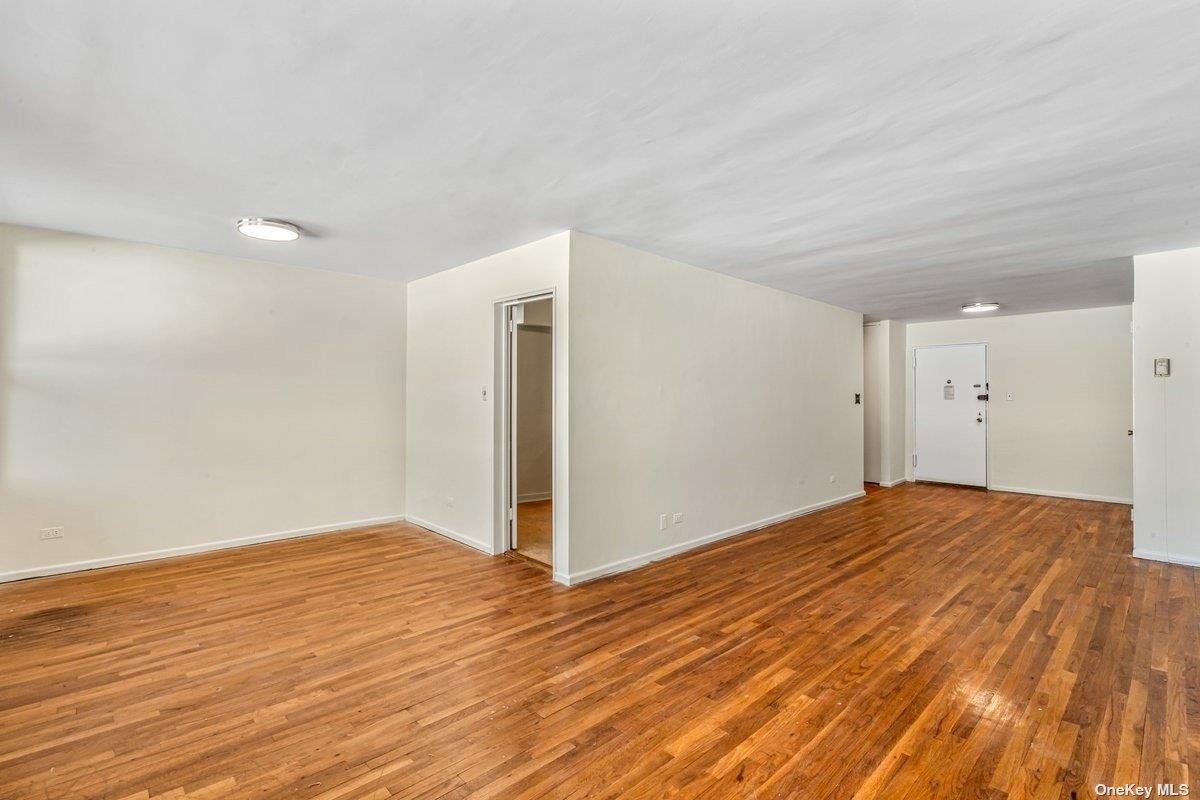 #5 photo, 212-30 23rd Ave, クイーンズ区 Bayside , NY 11360