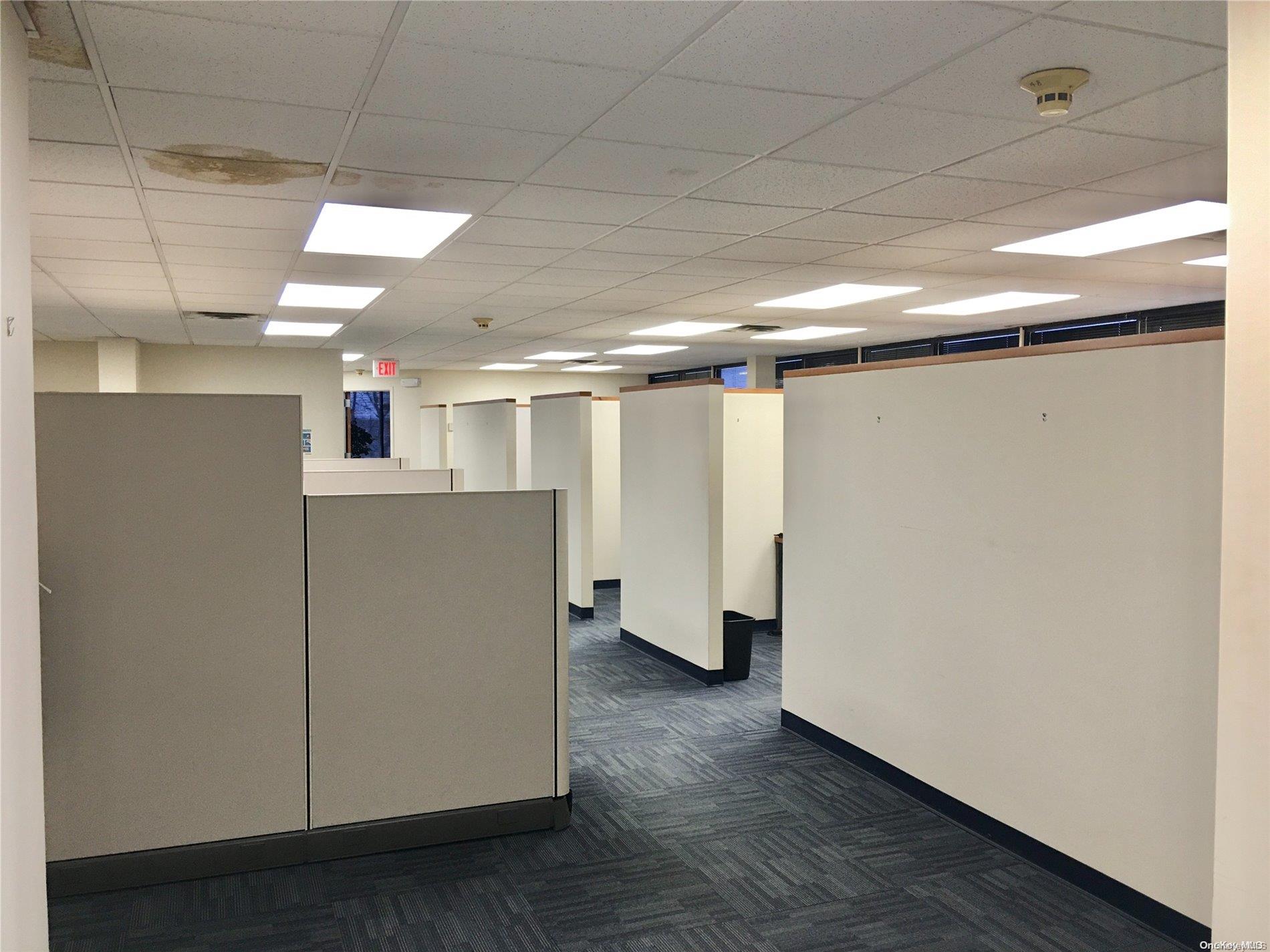 #2 photo, 990 Westbury Road, ナッソー郡 Westbury , NY 11590