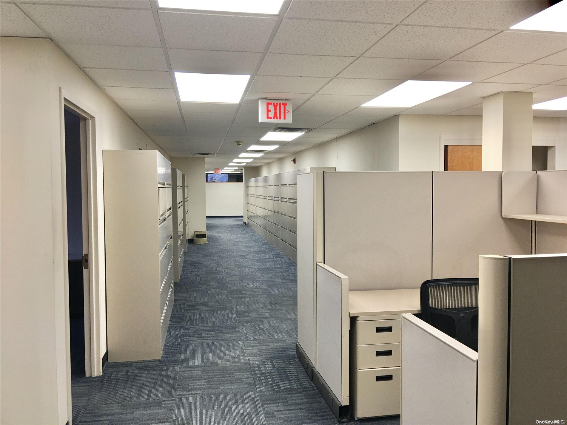 #4 photo, 990 Westbury Road, ナッソー郡 Westbury , NY 11590