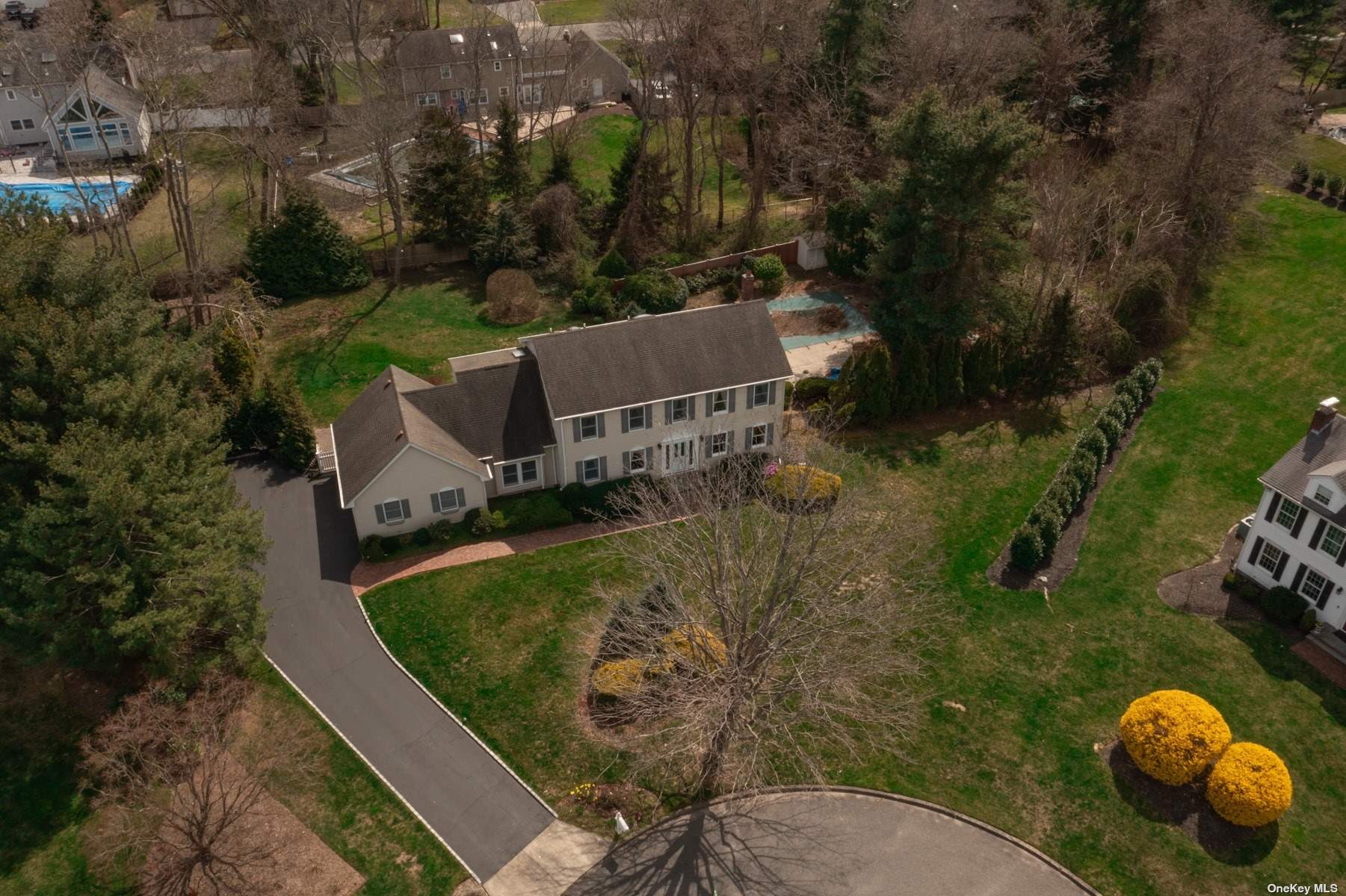 #1 photo, 16 Lemark Court, מחוז סאפוק Setauket , NY 11733