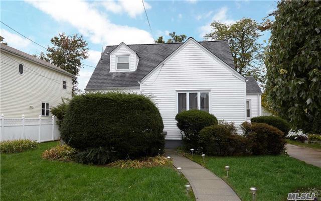 #1 photo, 443 Roquette Avenue, 长岛 Floral Park , NY 11001