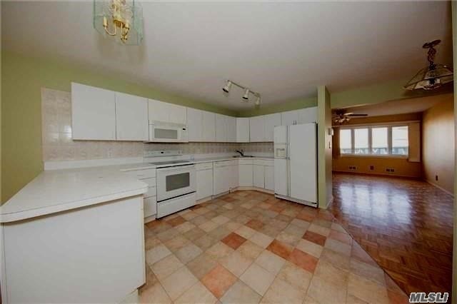 #1 photo, 829 Plum Tree (West) Road, Westbury , NY 11590