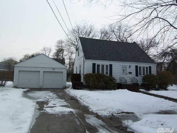 #1 photo, 1 Dante Place, Amity Harbor , NY 11701