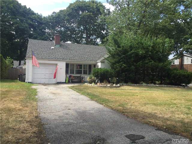 #1 photo, 621 Hicksville Road, ناسو Massapequa , NY 11758