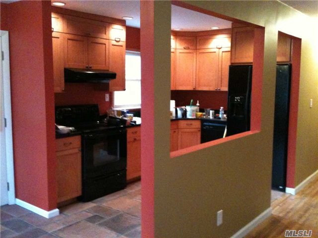 #1 photo, 33 Madison Avenue, سوفولك Brentwood , NY 11717