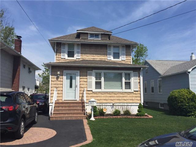 #1 photo, 20 Orchard Street, מחוז סאפוק Lindenhurst , NY 11757