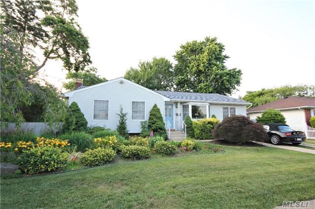 #1 photo, 877 Nicolls Road, 롱 아일랜드 Deer Park , NY 11729