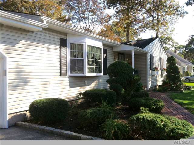 #1 photo, 1555 Claas Avenue, Holbrook , NY 11741