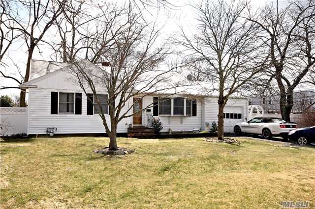 #1 photo, 26 Amuxen Court, מחוז סאפוק Islip , NY 11751