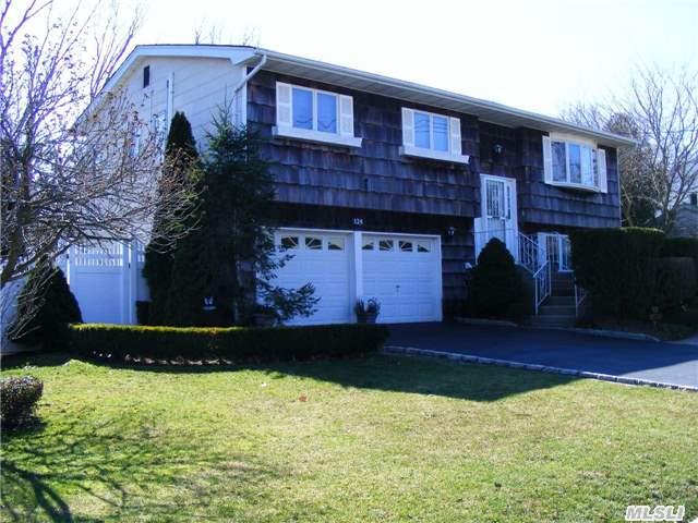 #1 photo, 124 Clinton Avenue, Port Jefferson Station , NY 11776