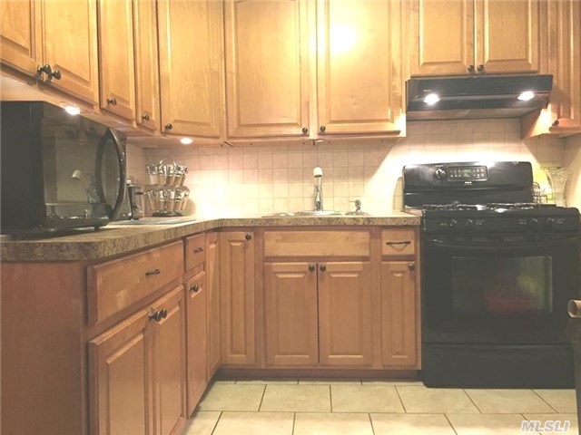 #1 photo, 75-06 255 Street, Glen Oaks , NY 11004