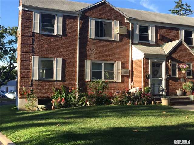 #1 photo, 260-66 73 Avenue, Glen Oaks , NY 11004