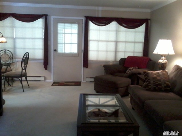 #1 photo, 191 E Ventry Ct Court, サフォーク郡 Ridge , NY 11961