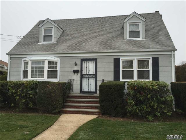 #1 photo, 142 Clemens Road, নাসাউ কাউন্টি Mineola , NY 11501