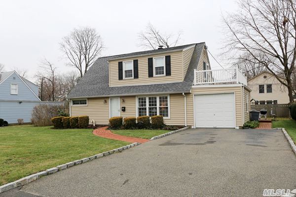 #1 photo, 349 Ivy Avenue, নাসাউ কাউন্টি Westbury , NY 11590