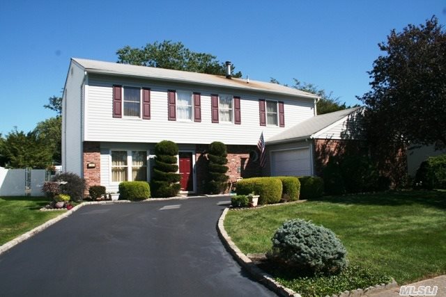 #1 photo, 665 Greenbelt West Parkway, Holbrook , NY 11741