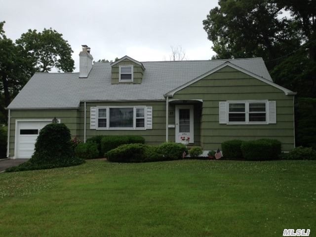 #1 photo, 53 Hemlock Lane, सफ़ोक काउंटी Bay Shore , NY 11706