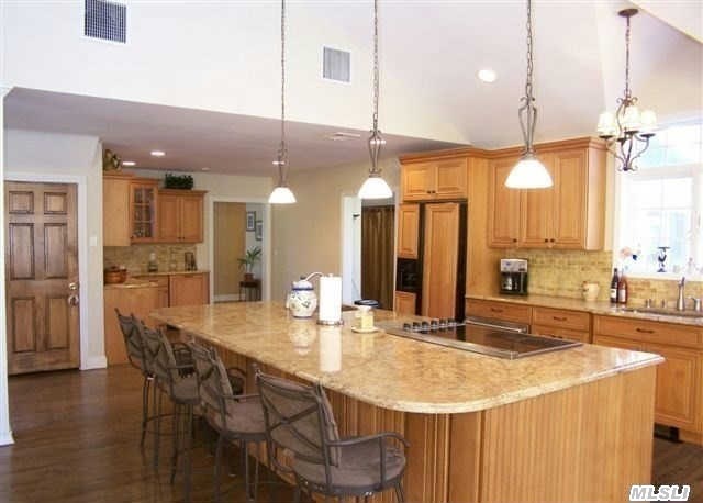 #1 photo, 9 Mary Street, サフォーク郡 Miller Place , NY 11764