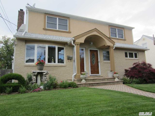 #1 photo, 229 Roslyn Avenue, 롱 아일랜드 Carle Place , NY 11514