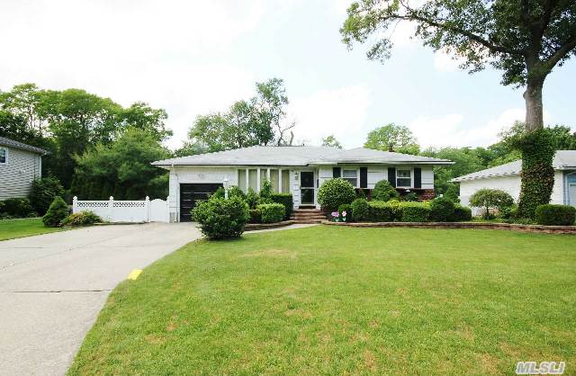 #1 photo, 10 Tanglewood Drive, सफ़ोक काउंटी Smithtown , NY 11787