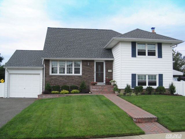 #1 photo, 37 Manor Lane, Copiague , NY 11726