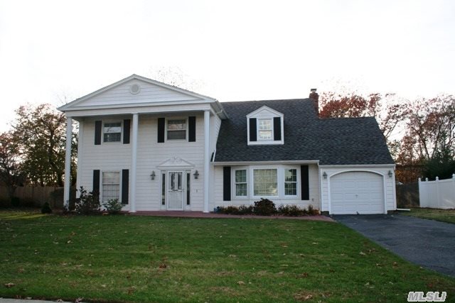 #1 photo, 68 Greenbelt Parkway, Holbrook , NY 11741