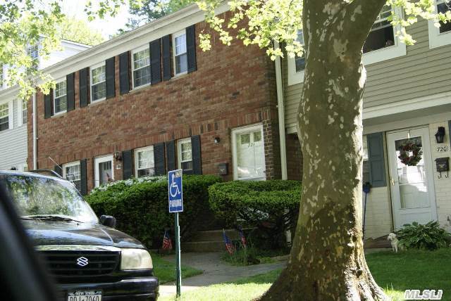 #1 photo, 721 Townehouse Vlg, Hauppauge , NY 11749