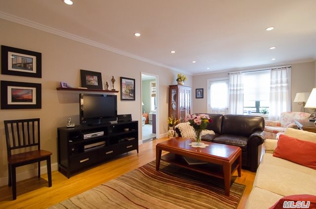 #1 photo, 101 Jackson Avenue, Mineola , NY 11501