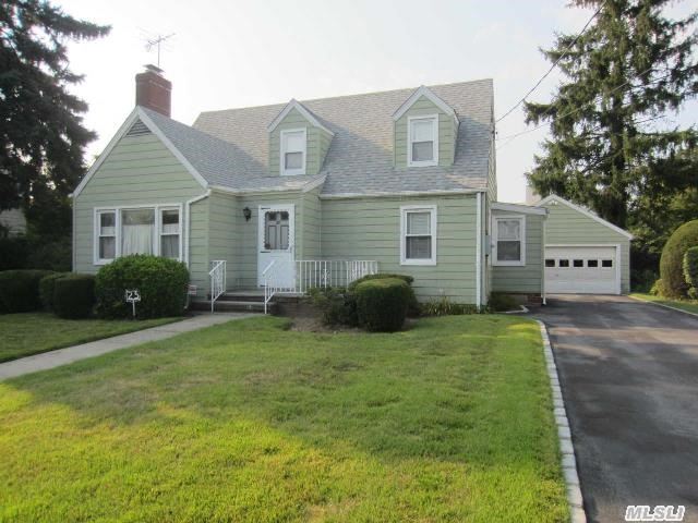 #1 photo, 25 Locust Street, নাসাউ কাউন্টি Westbury , NY 11590