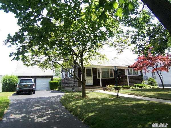 #1 photo, 780 S Broadway, Lindenhurst , NY 11757