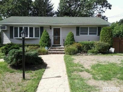 #1 photo, 28 Long Street, سوفولك Lake Grove , NY 11755