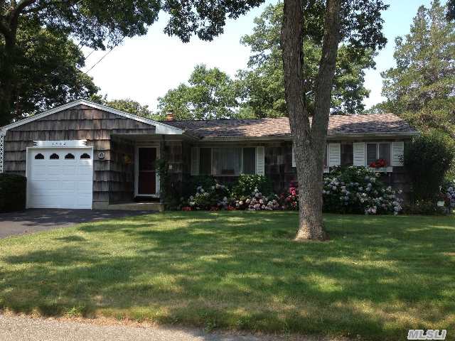 #1 photo, 1542 Claas Avenue, Holbrook , NY 11741