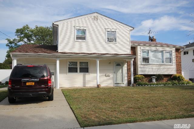 #1 photo, 217 W End Avenue, 롱 아일랜드 Massapequa , NY 11758