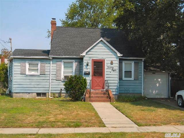 #1 photo, 28 Surf Road, Lindenhurst , NY 11757