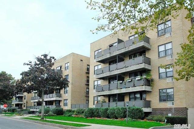 #1 photo, 101 Jackson Avenue, Mineola , NY 11501