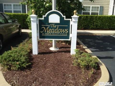 #1 photo, 414 Meadow Circle, 롱 아일랜드 Valley Stream , NY 11580