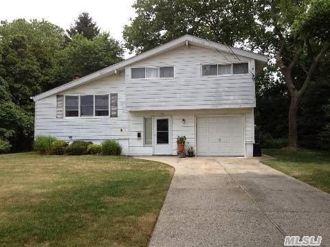 #1 photo, 511 Sycamore Avenue, Oakdale , NY 11769
