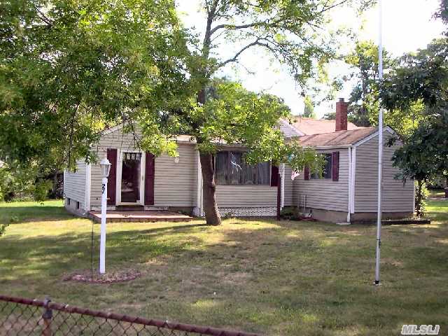 #1 photo, 27 Rose Place, Selden , NY 11784