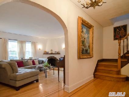 #1 photo, 22 W Parkwold Drive, Valley Stream , NY 11580