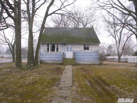 #1 photo, 528 Rockaway Street, West Islip , NY 11795