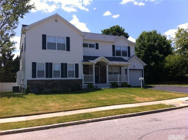 #1 photo, 11 Charlotte Place, Plainview , NY 11803