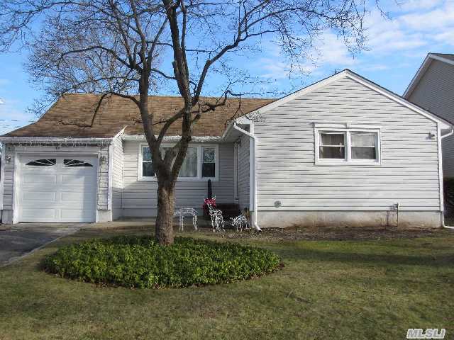 #1 photo, 13 Clearland Avenue, নাসাউ কাউন্টি Carle Place , NY 11514