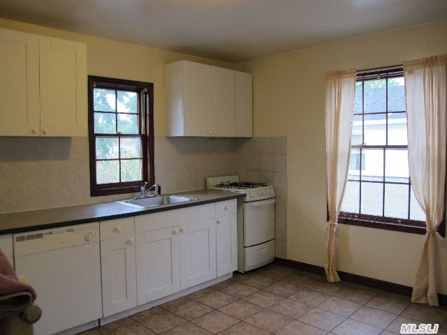 #1 photo, 49 Dubois Avenue, ナッソー郡 Valley Stream , NY 11581