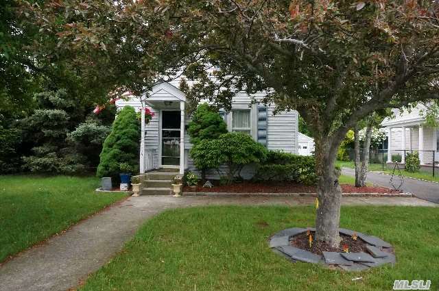 #1 photo, 114 Clyde Street, サフォーク郡 West Sayville , NY 11796